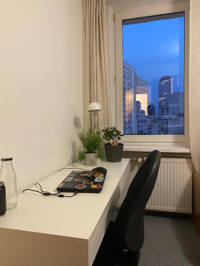 Comfortable 3 Bedroom Rental Unit With A Cozy Balcony In Center Warschau Buitenkant foto