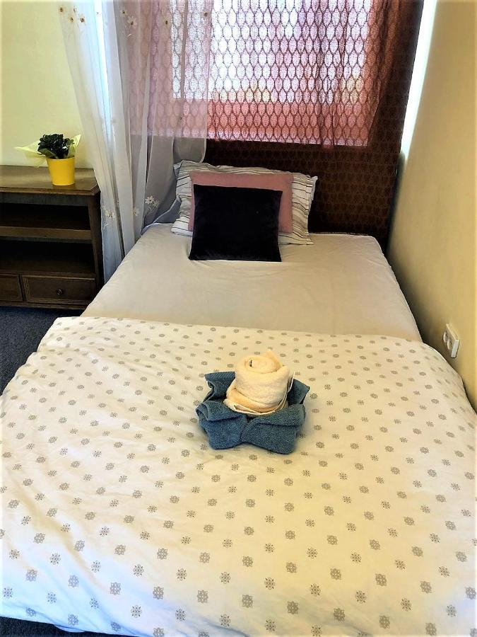 Comfortable 3 Bedroom Rental Unit With A Cozy Balcony In Center Warschau Buitenkant foto