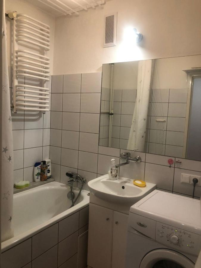Comfortable 3 Bedroom Rental Unit With A Cozy Balcony In Center Warschau Buitenkant foto