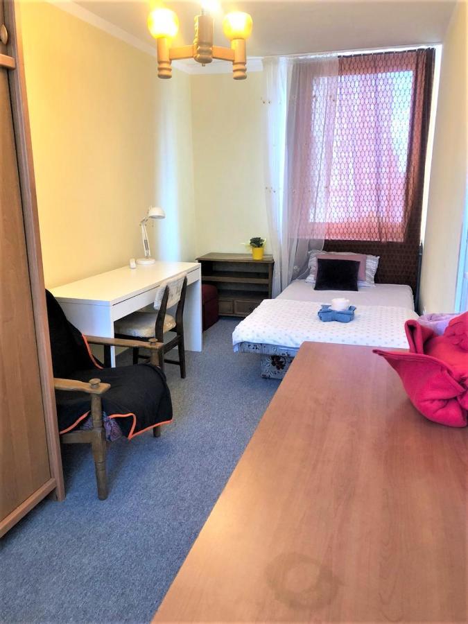 Comfortable 3 Bedroom Rental Unit With A Cozy Balcony In Center Warschau Buitenkant foto