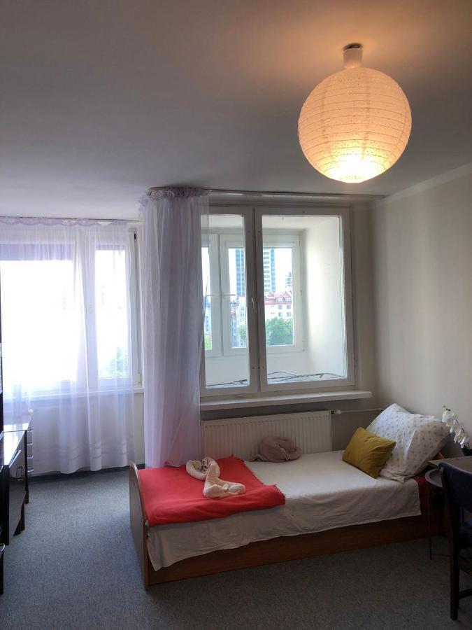 Comfortable 3 Bedroom Rental Unit With A Cozy Balcony In Center Warschau Buitenkant foto