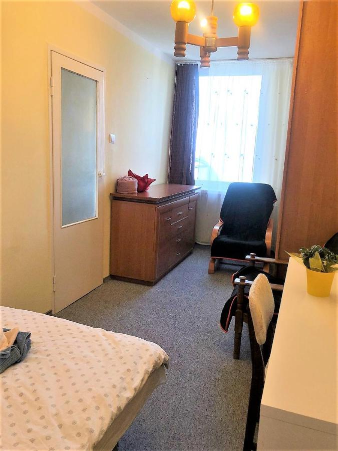 Comfortable 3 Bedroom Rental Unit With A Cozy Balcony In Center Warschau Buitenkant foto