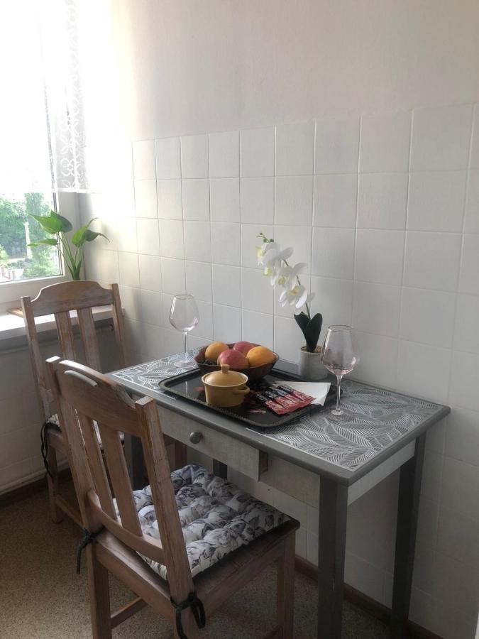 Comfortable 3 Bedroom Rental Unit With A Cozy Balcony In Center Warschau Buitenkant foto