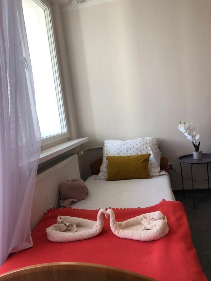 Comfortable 3 Bedroom Rental Unit With A Cozy Balcony In Center Warschau Buitenkant foto
