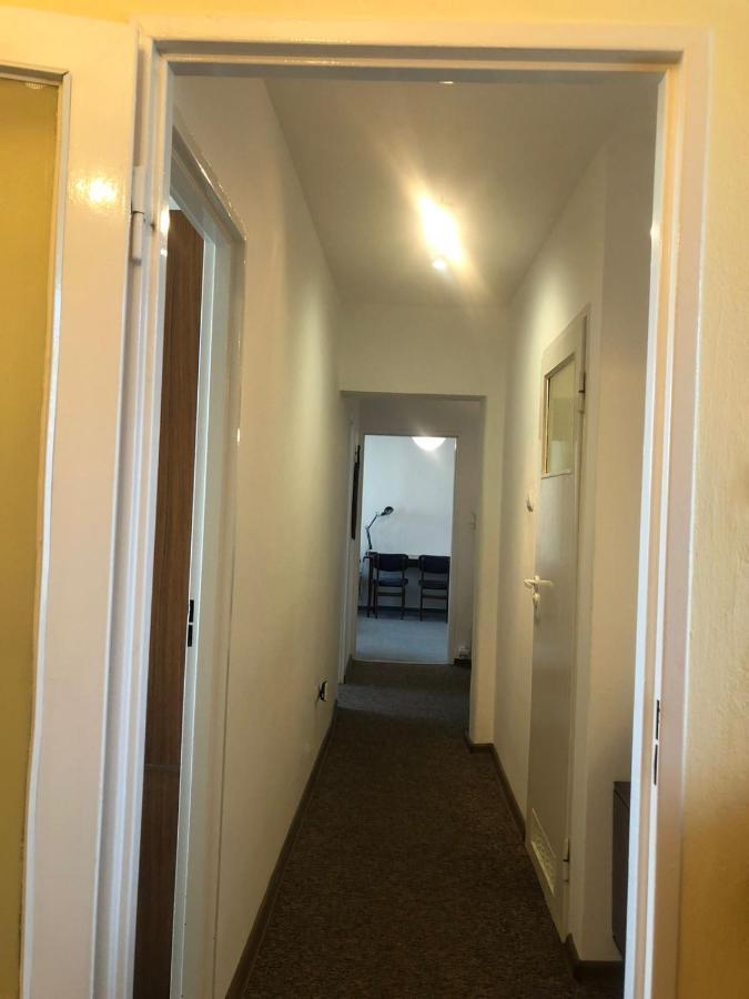 Comfortable 3 Bedroom Rental Unit With A Cozy Balcony In Center Warschau Buitenkant foto