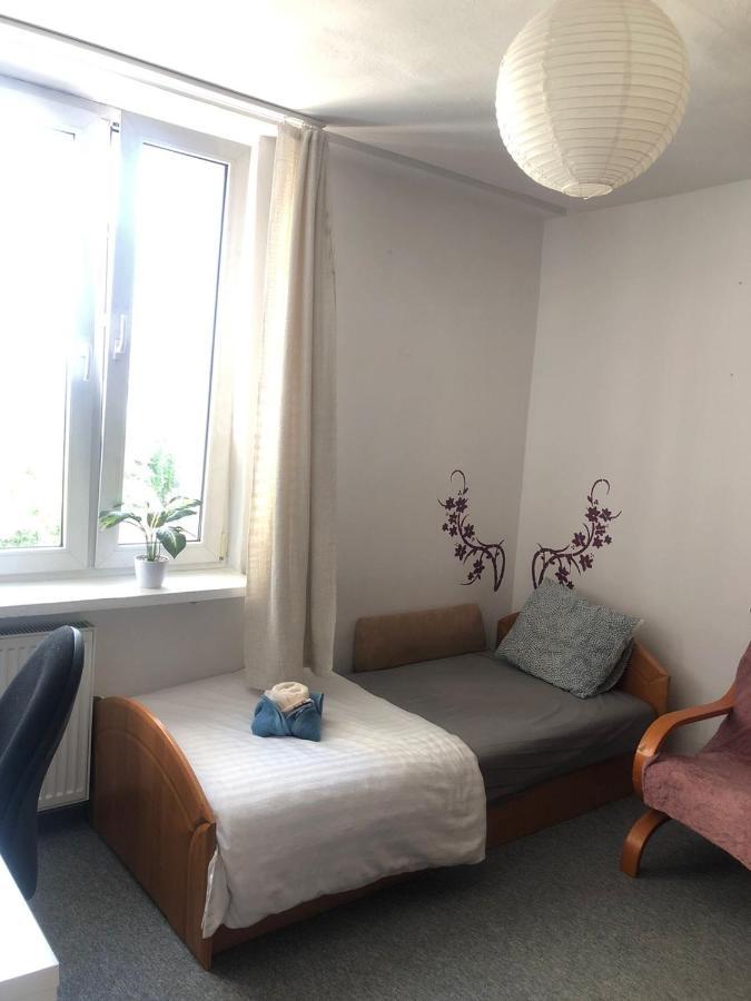 Comfortable 3 Bedroom Rental Unit With A Cozy Balcony In Center Warschau Buitenkant foto